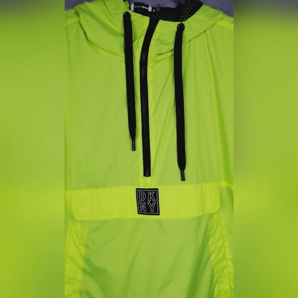 DKNY Sport Women’s Pull Over 1/4 zip Neon Jacket Szie XS‎